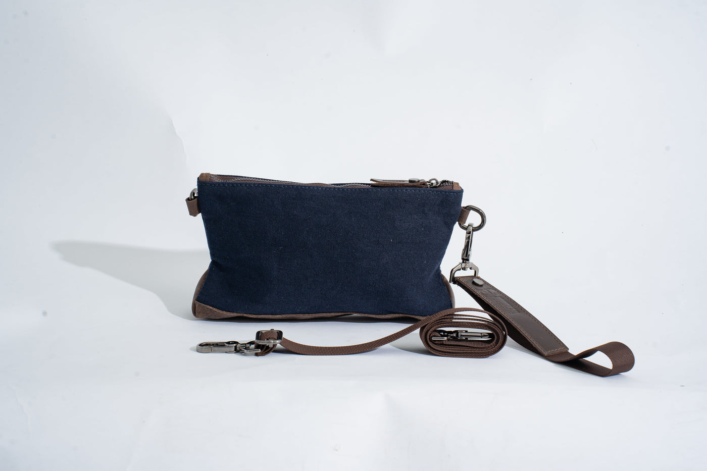 Joobran’s minimalist clutch – Navy Blue