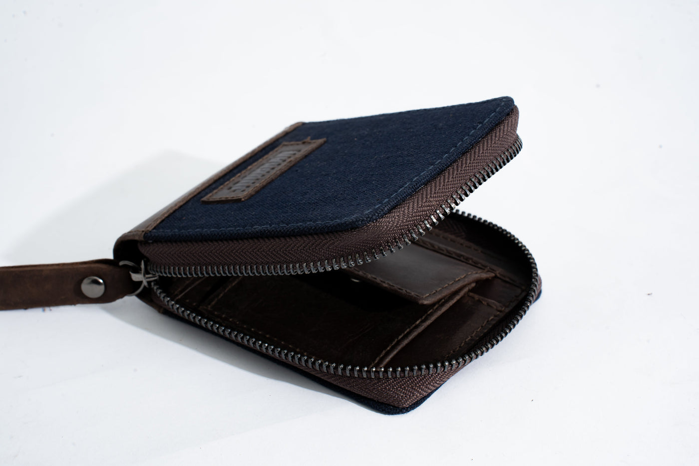 Joobran’s zipper-around wallet – Navy Blue