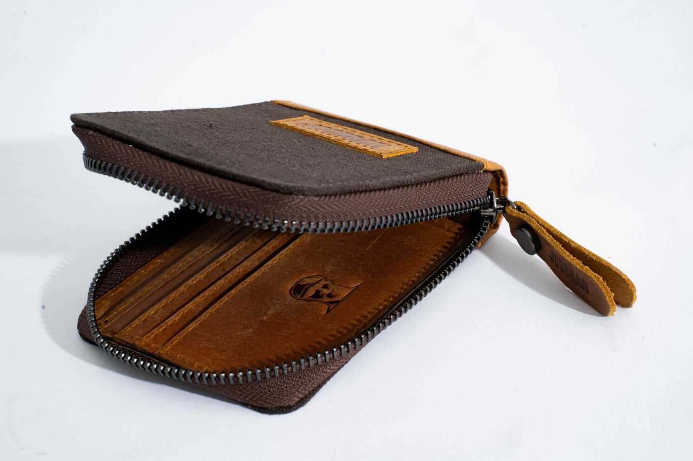 Joobran’s zipper-around wallet – Dark Brown