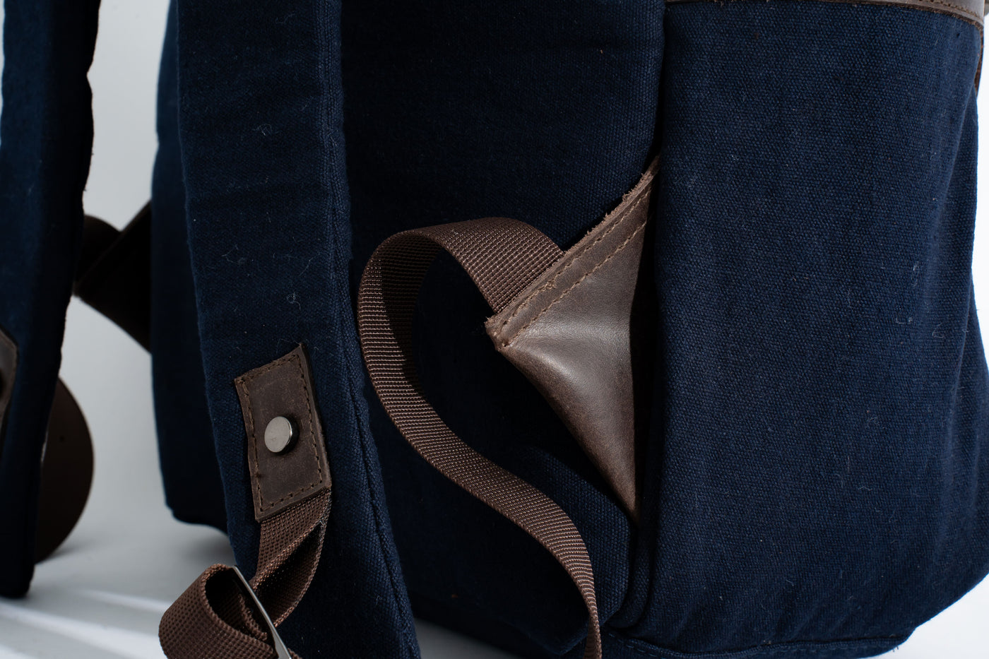 Randel waxed canvas backpack – Navy Blue