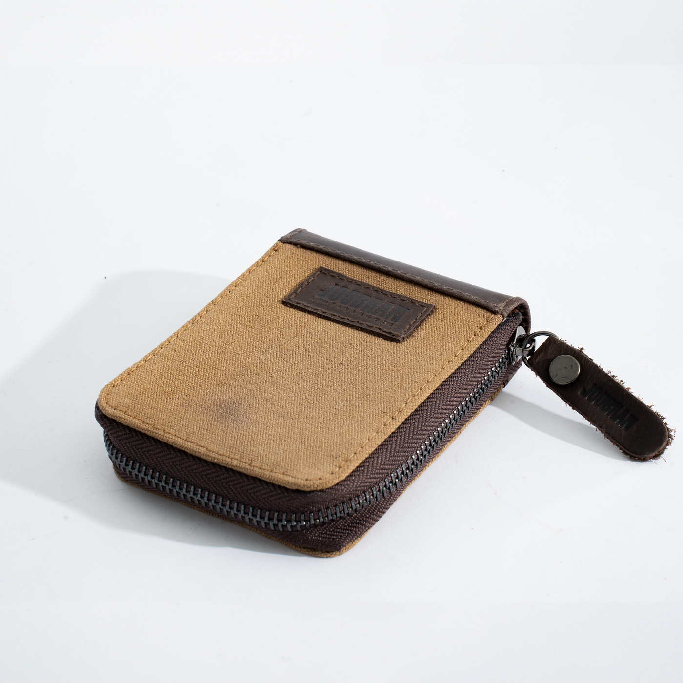 Joobran’s zipper-around wallet – Tan